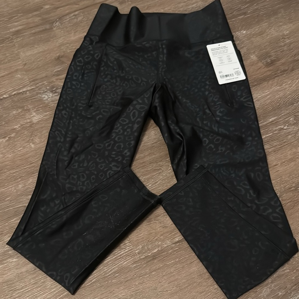 NWT SALUTATION STASH HIGH RISE SHINE EMBOSSED 7/8 LEGGING - Picture 2 of 6